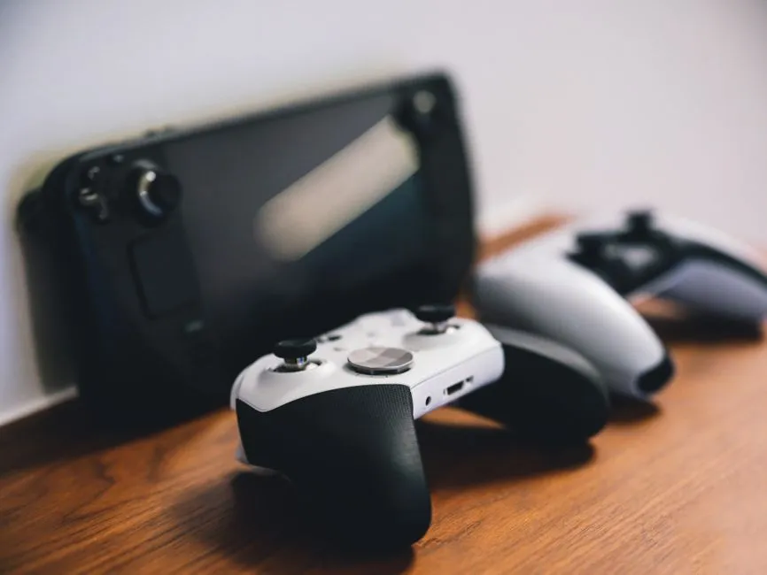 El mando de Xbox Elite 3 que nadie debería tener: pantalla integrada y un misterio de 200 dólares