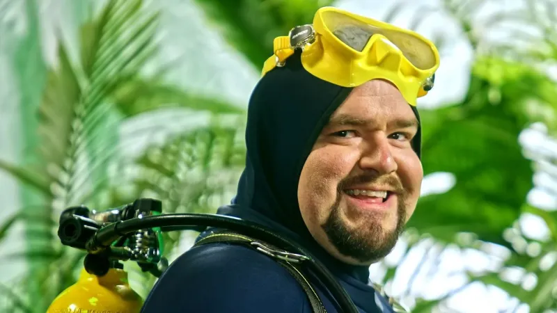 El director de 'Sharknado' se mete en la jungla con 'Dave the Diver': el corto más loco del año