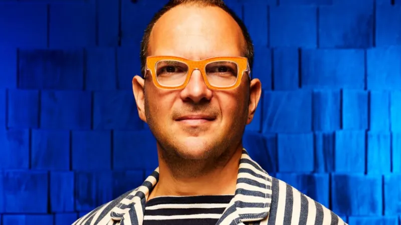 Cory Doctorow: 'La IA no es el futuro, es un cuchillo para recortar curritos'