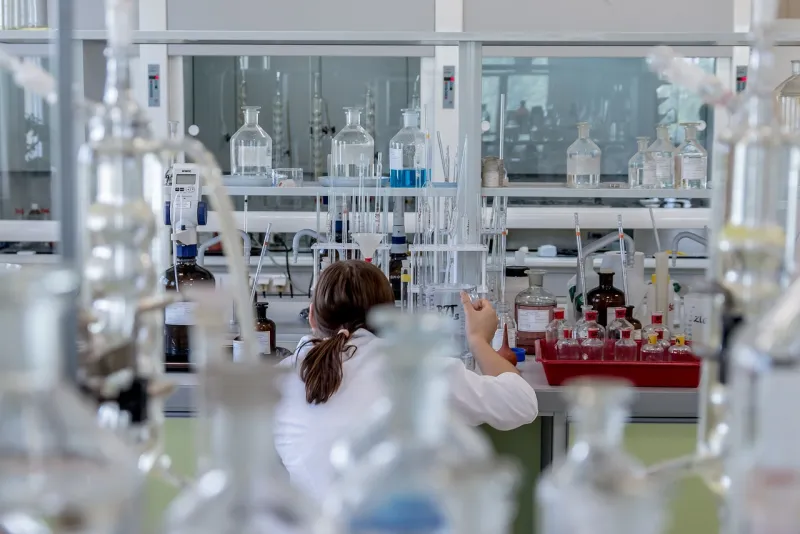 Google se está quedando sin cerebros: los investigadores de IA huyen a sus rivales