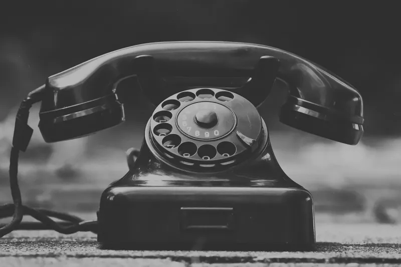 Cansado de la IA, un tío montó un chat donde 16.000 personas se hacen pasar por ChatGPT para vacilar del sistema