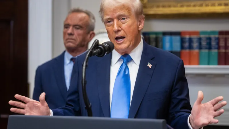 Trump vuelve a liar con el Tylenol y la ciencia vuelve a desmentirle: no hay relación con el autismo
