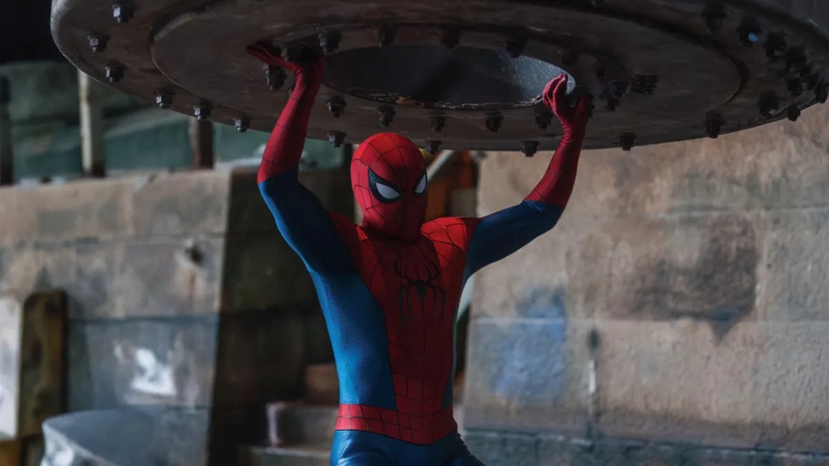 Tom Holland y Jon Bernthal juegan con muñecos y nos recuerdan por qué el cine de superhéroes mola tanto