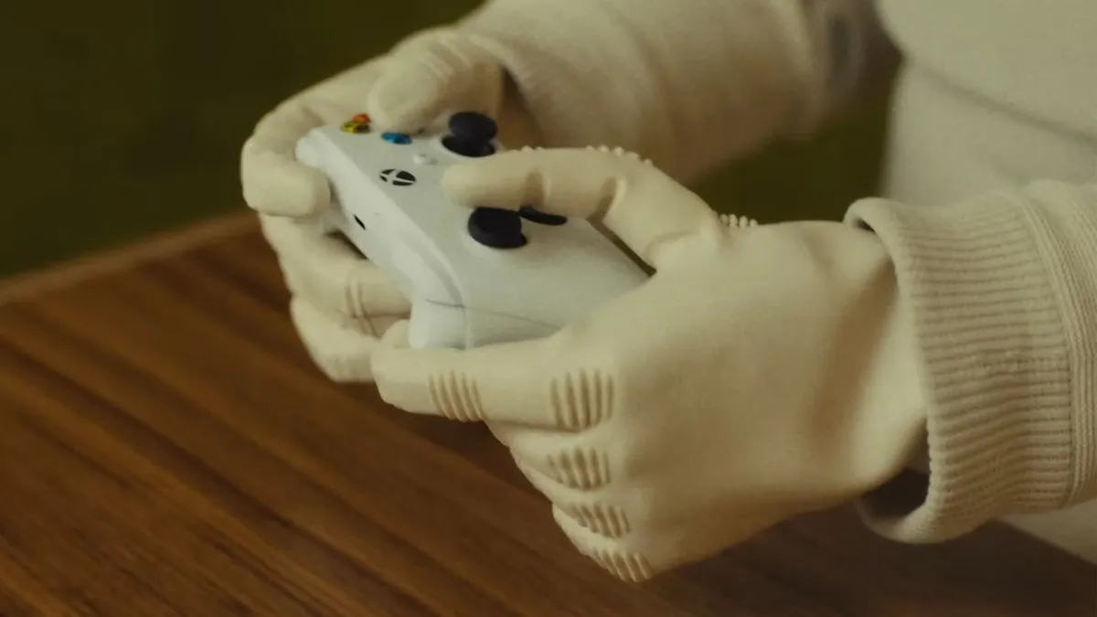 Este robot me ha quitado mi trabajo: juega a la Xbox, abre bolsas de patatas y hasta te desabrocha la chaqueta