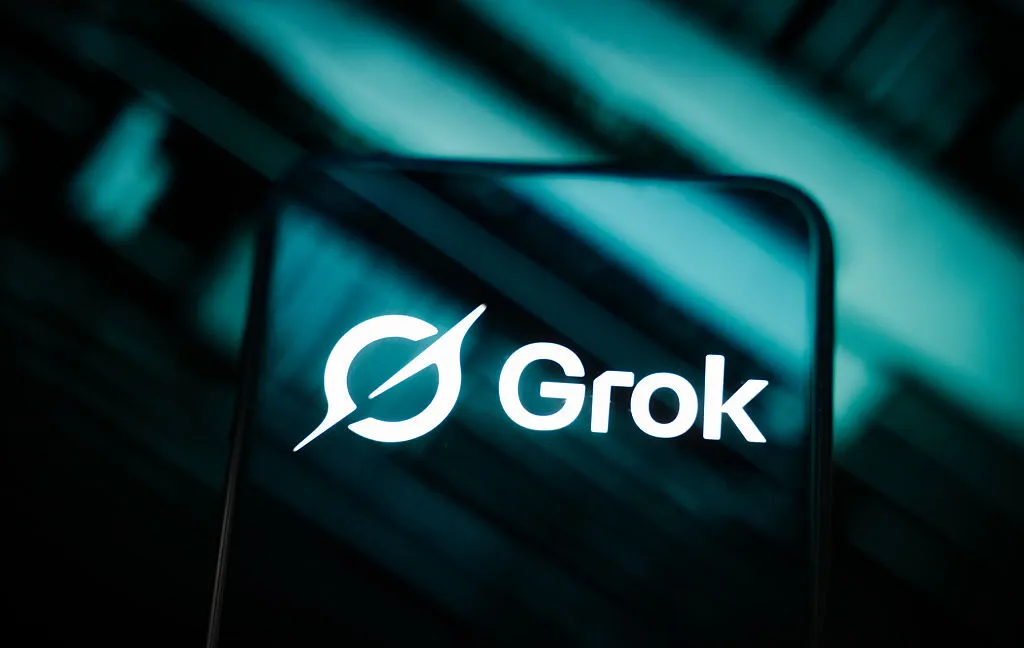 Musk ya no puede negar que Grok genera porno infantil, así que demanda a sus usuarios