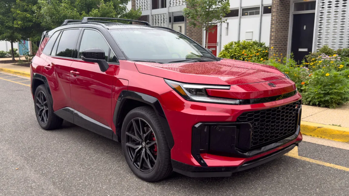 El nuevo Toyota RAV4 enchufable: la gasolinera se va a quedar sin clientes