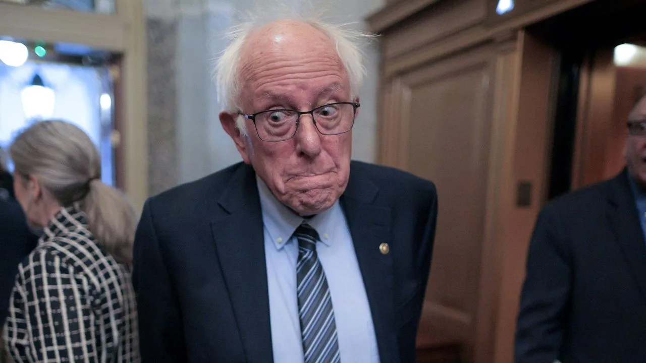 Bernie Sanders se cabrea con Microsoft: 'Los videojuegos no son excusa para despedir a currantes'