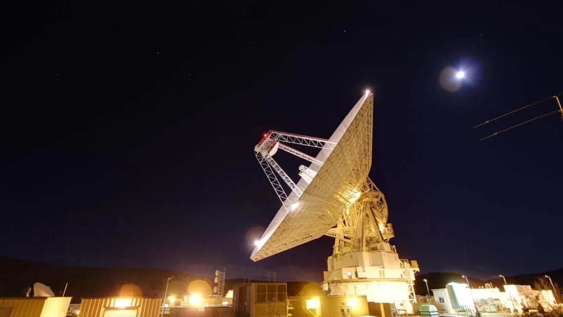 Tras casi colapsar, la Red del Espacio Profundo de la NASA 'funcionó bien' en Artemis II