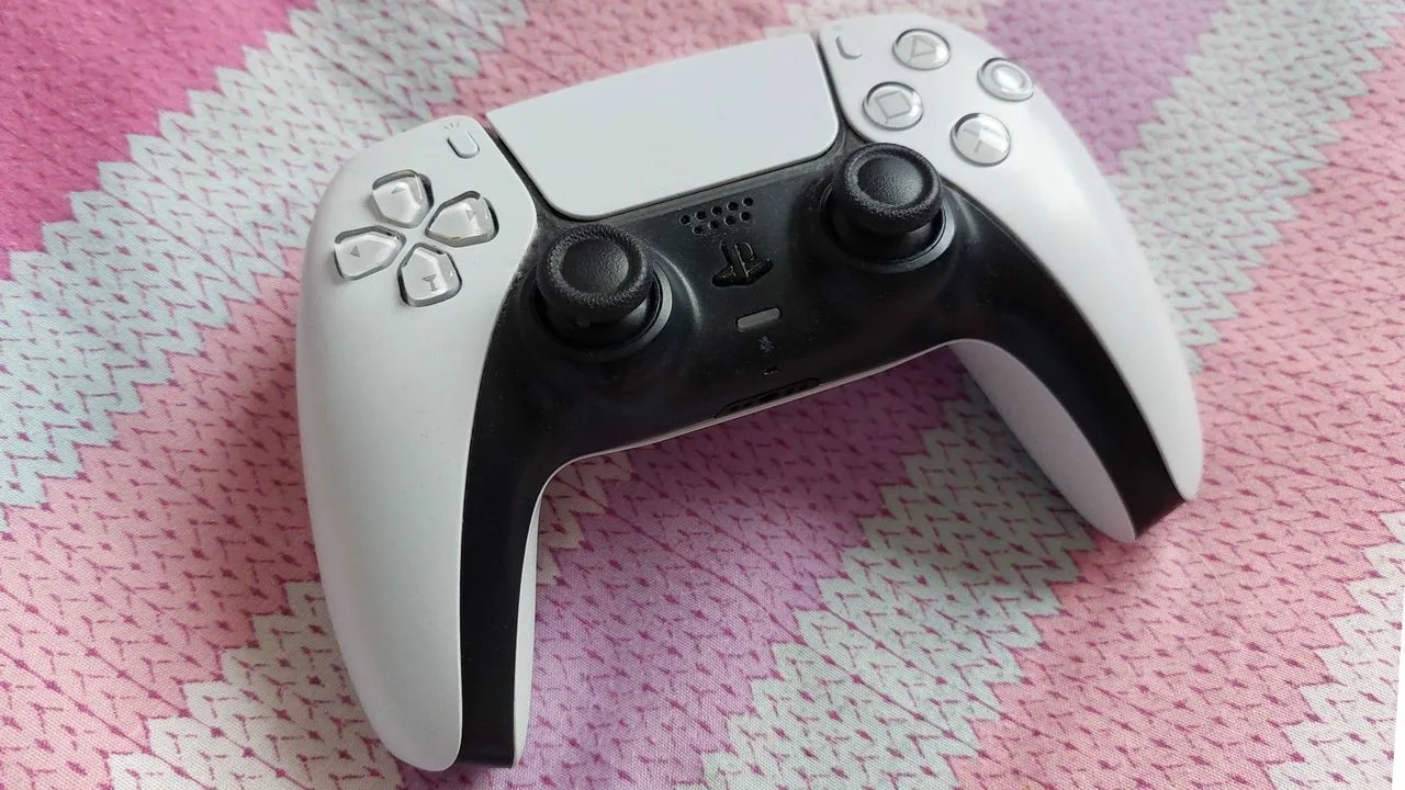 ¿Botones que se agarran a tus dedos? La nueva ocurrencia de Sony para su mando