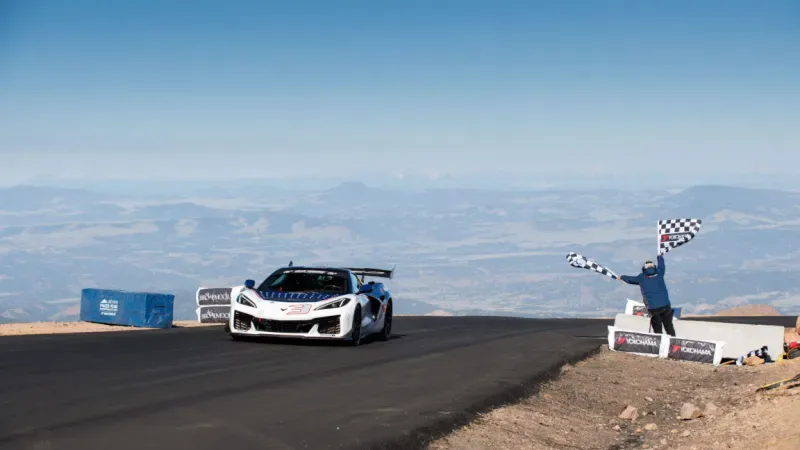 El Corvette híbrido que ha dejado a los eléctricos con el culo torcido en Pikes Peak