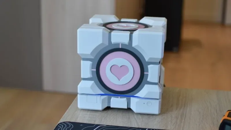El cubo de Portal para la Steam Machine cuesta 100 pavos y me duele reconocer que está bien hecho