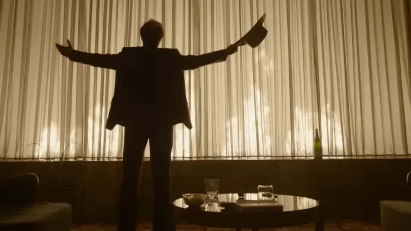 Tom Cruise nos vende un trailer que parece un anuncio de colonia rara