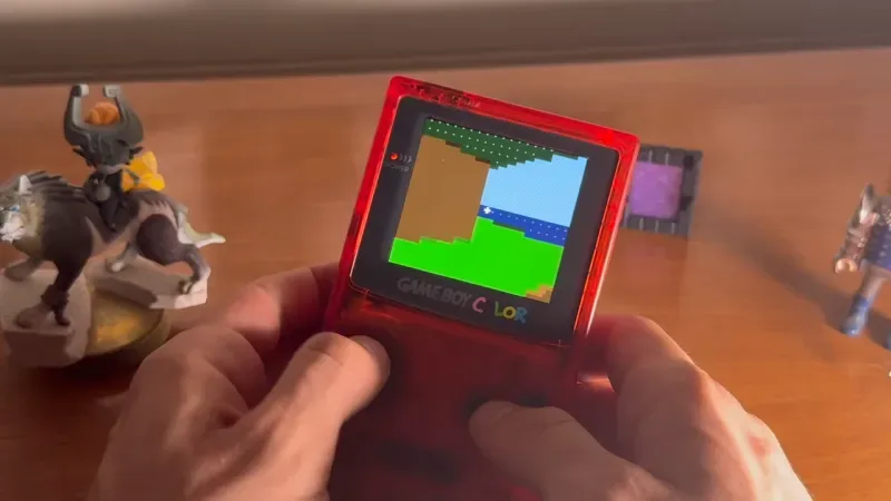 Alguien ha metido Minecraft en una Game Boy Color y, oye, funciona mejor de lo que esperabas