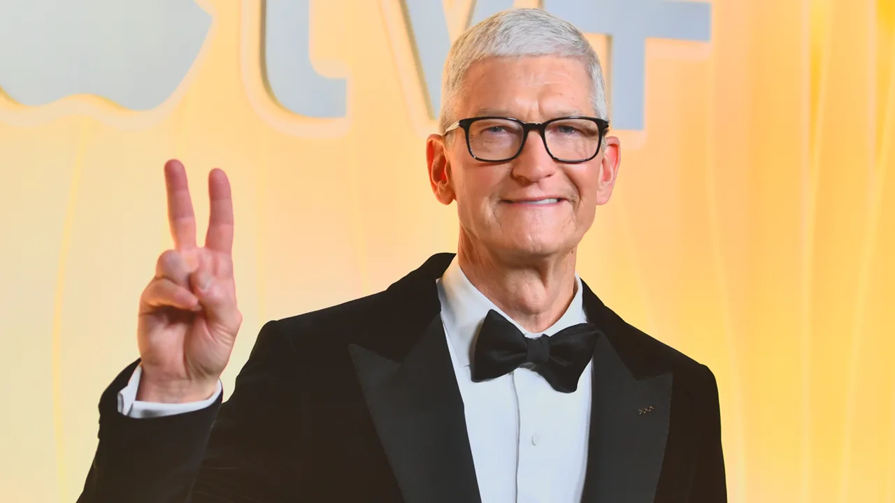Tim Cook avisa: los iPhone van a subir de precio por culpa de la inteligencia artificial