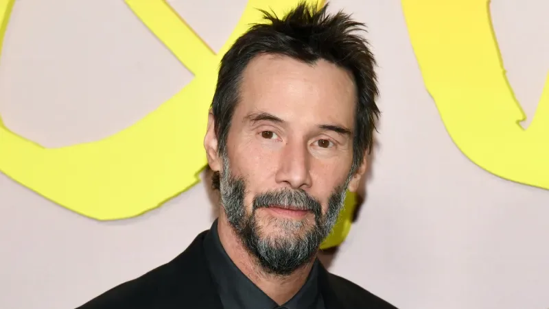 Keanu Reeves viendo 'Morbius' en un vuelo: Matt Smith flipa y suelta la teoría del 'valium'