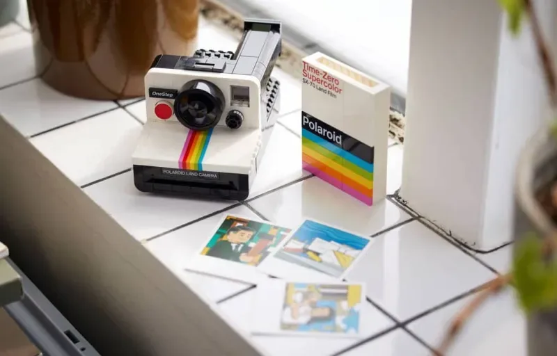 La Polaroid de LEGO que te hará sentir como un paparazzi de los 70 (y está de oferta)