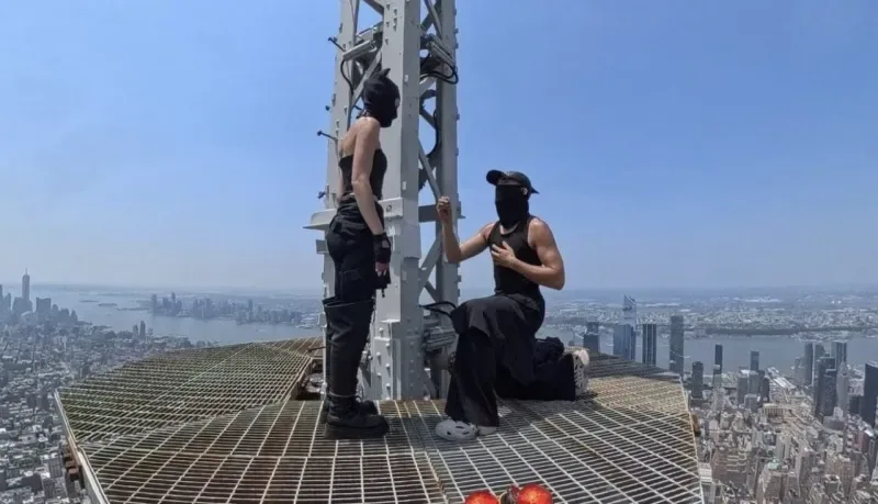 Los escaladores de Netflix suben al Empire State, se piden boda y acaban detenidos: la mejor serie de 2025