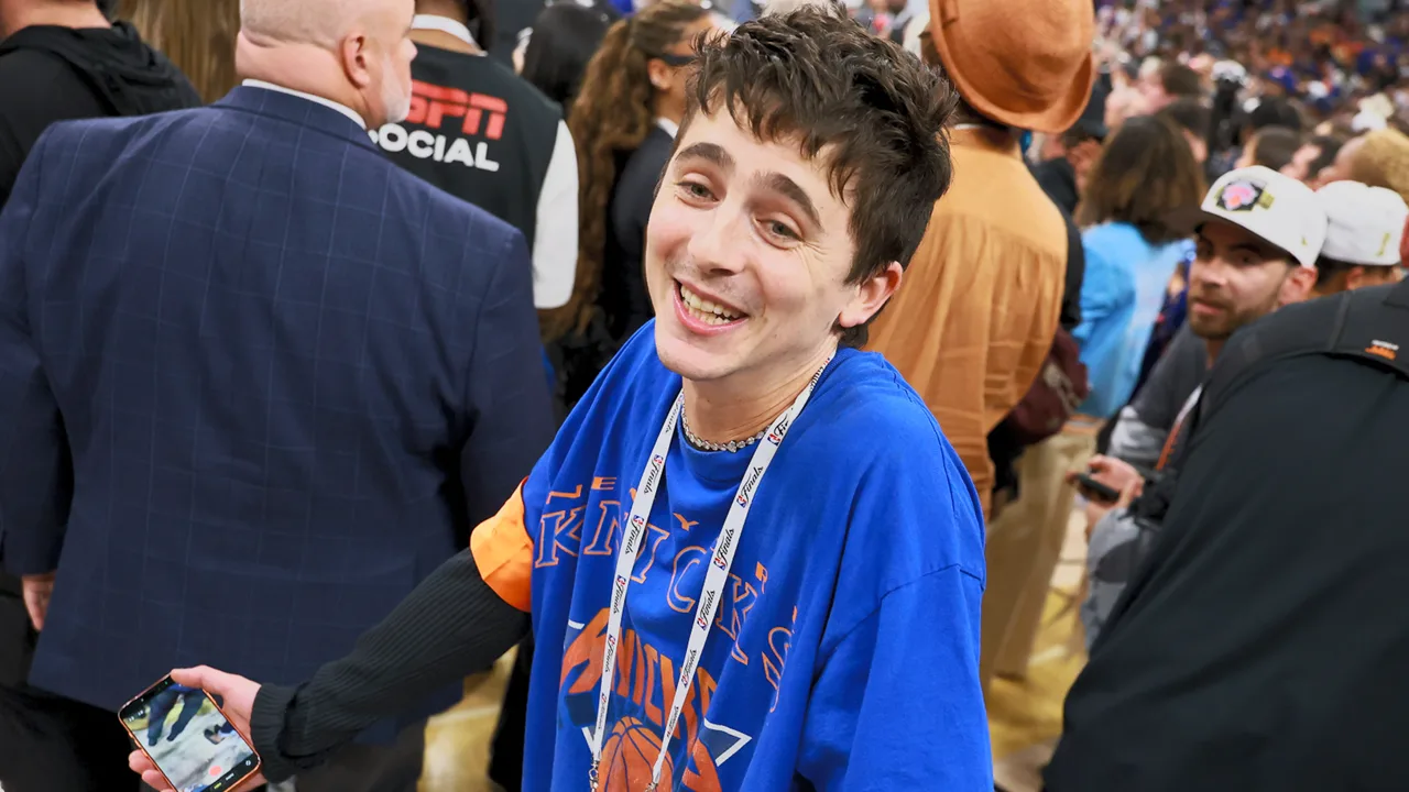 Timothée Chalamet manda un recado a los Oscar mientras celebra el título de los Knicks