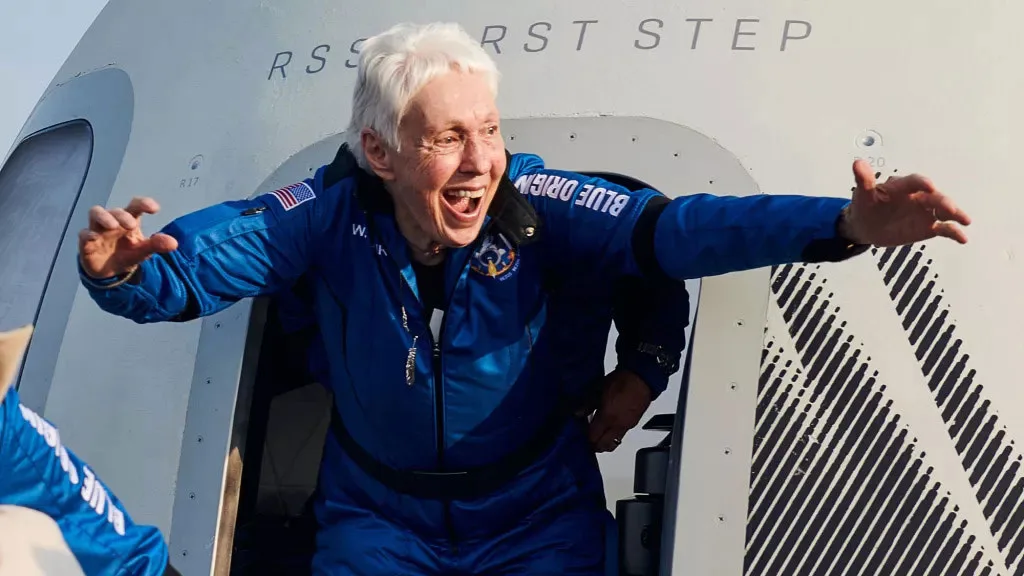 Adiós a la abuela del espacio: Wally Funk se fue con 87 años, pero su cohete lo petó