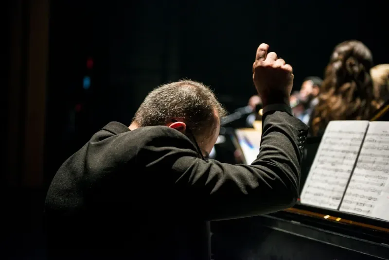 Orchestra-o1: cuando los agentes de IA aprenden a trabajar en equipo sin liarla