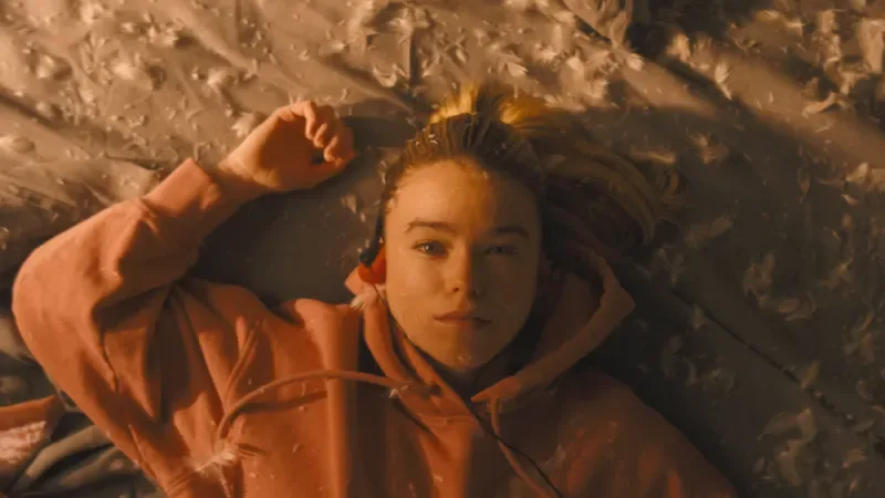 James Gunn metió cizaña en la escena más polémica de Supergirl: la canción que nadie pidió