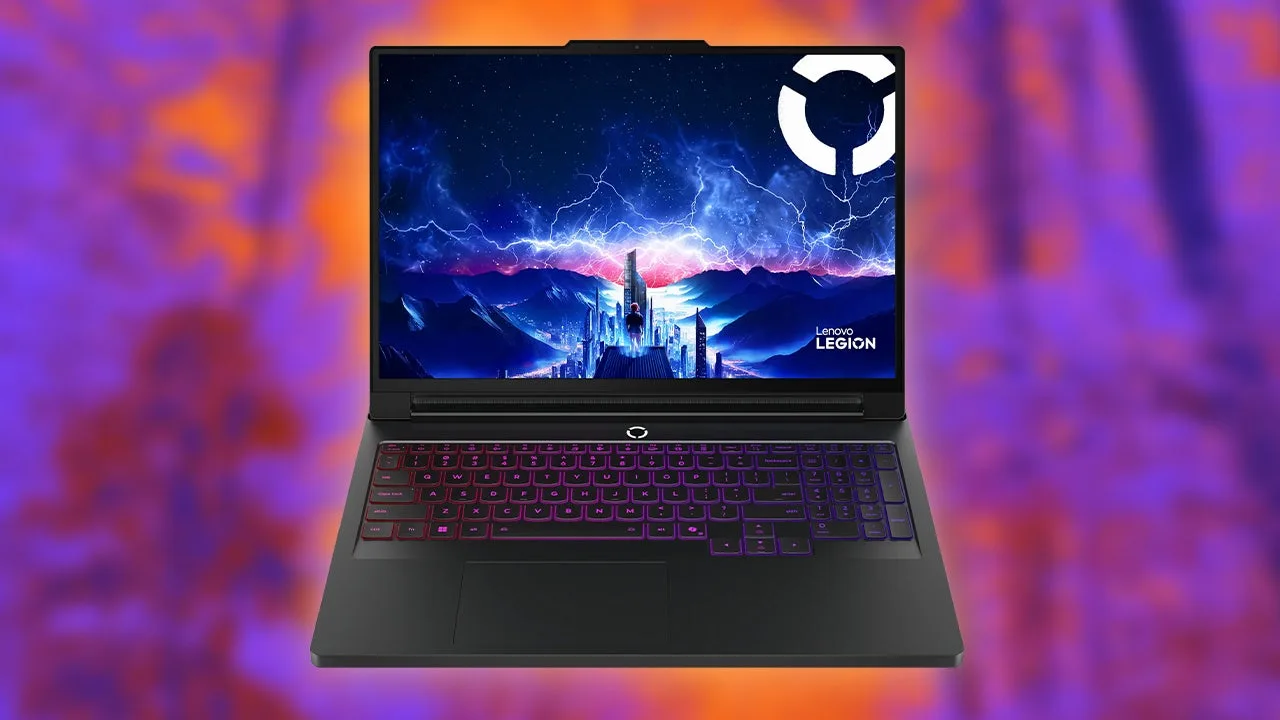 El Lenovo Legion Pro 7 con RTX 5090 baja 950 pavos y te regalan un James Bond cutre