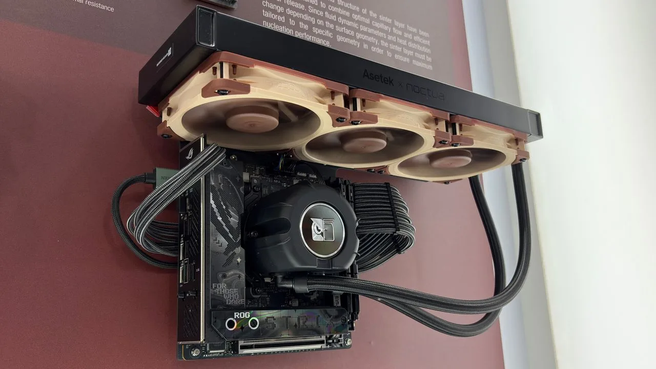 Noctua se lía la manta a la cabeza con su primer AIO: 330 pavos por un disipador que te deja seco
