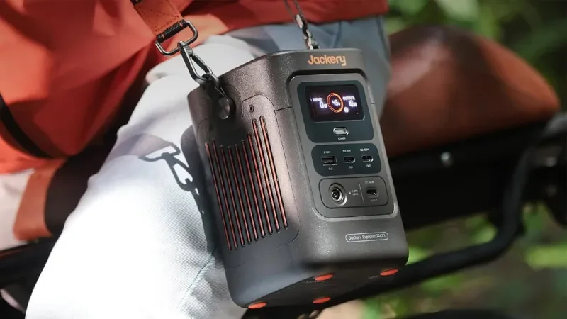 El Jackery Explorer 240D: el power bank que te saca de un apagón sin pesar un riñón