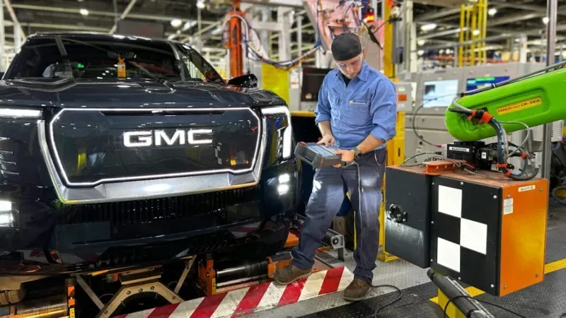 La jugada de GM: 50 robots nuevos y 1.300 currantes en la calle. ¿Casualidad?